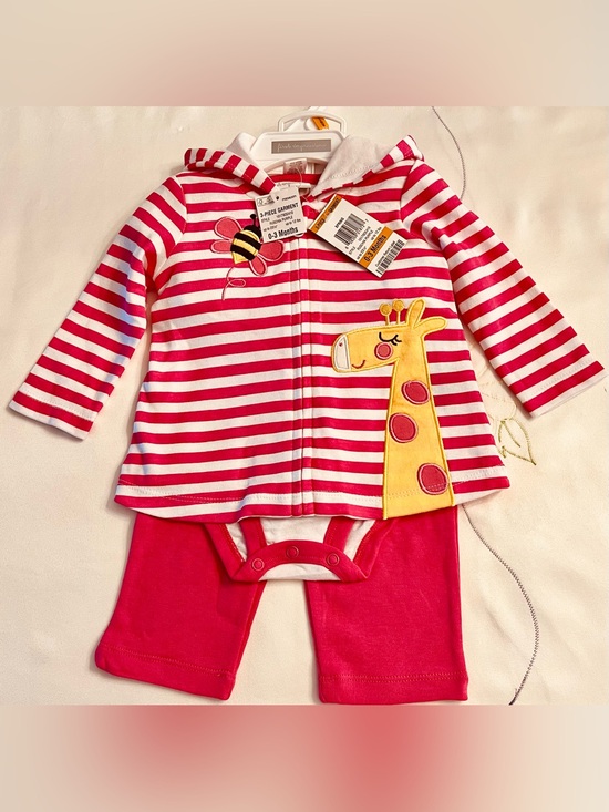 First Impressions Other - First Impressions Pink and White Striped Hooded Matching Set with Yellow Giraffe